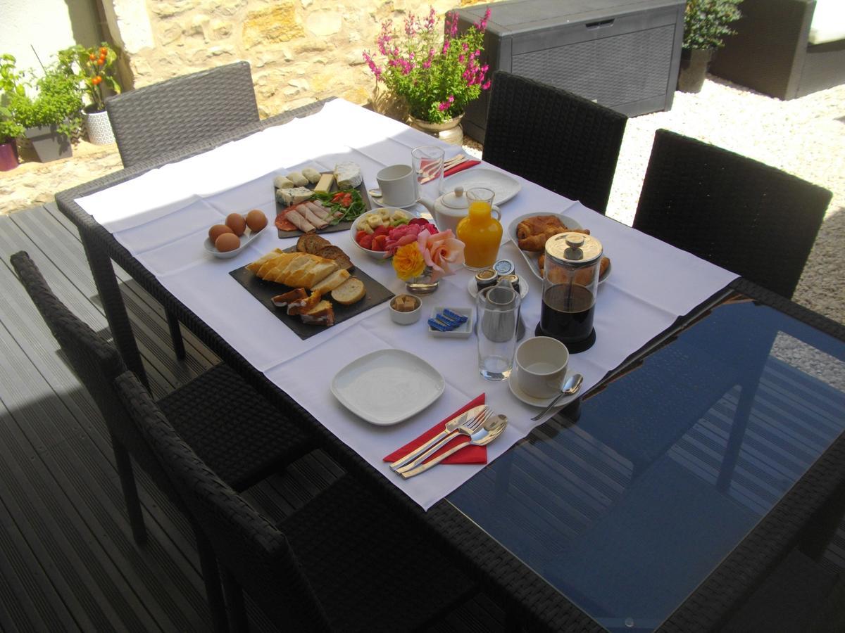 Verteuil-sur-Charente Les Halles Chambre D'Hotes מראה חיצוני תמונה