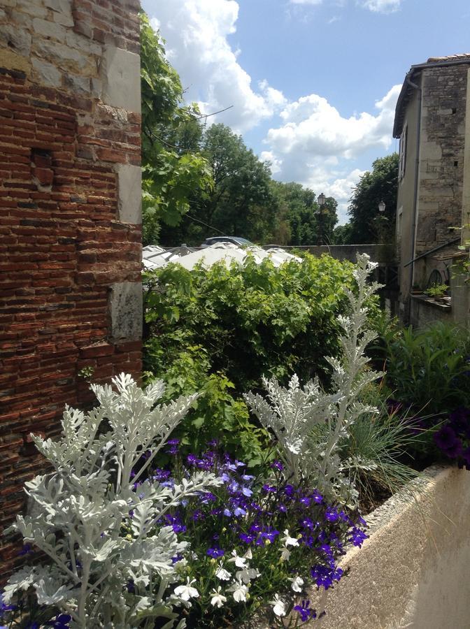 Verteuil-sur-Charente Les Halles Chambre D'Hotes מראה חיצוני תמונה